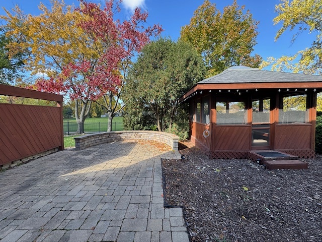 2238 Appleby Drive, Wheaton, IL 60189