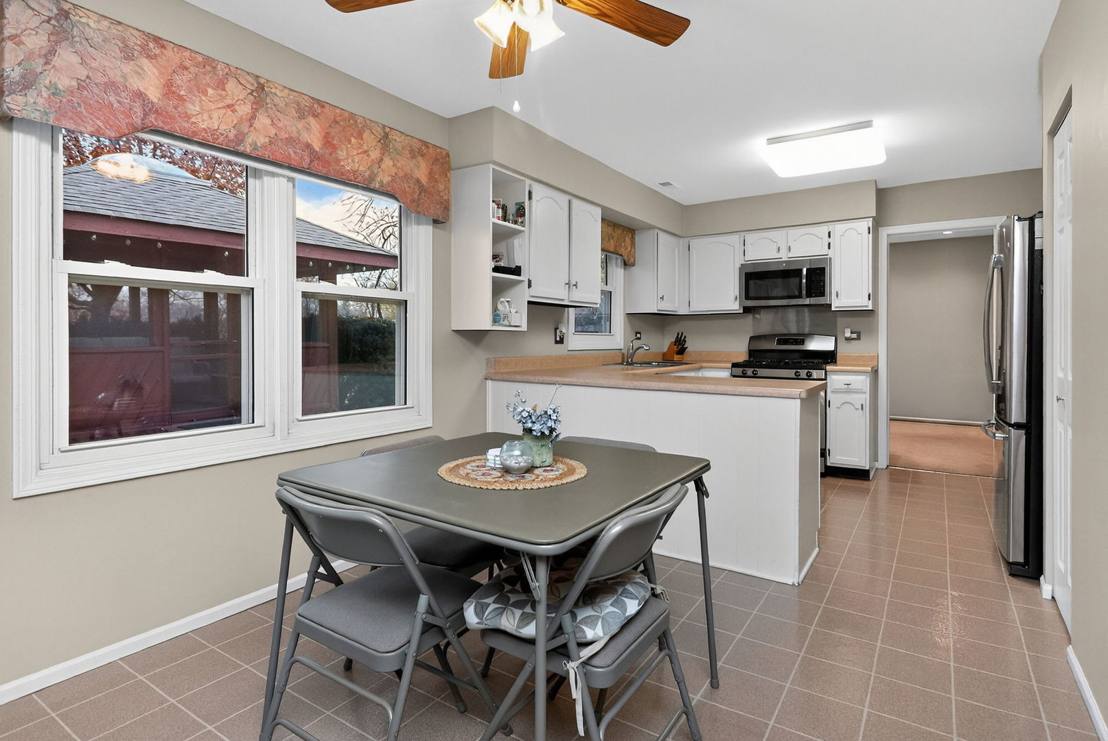 2238 Appleby Drive, Wheaton, IL 60189