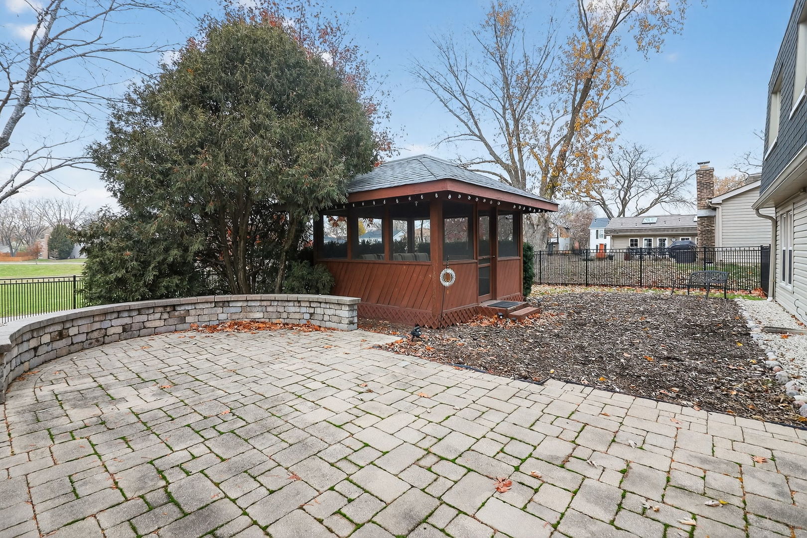 2238 Appleby Drive, Wheaton, IL 60189