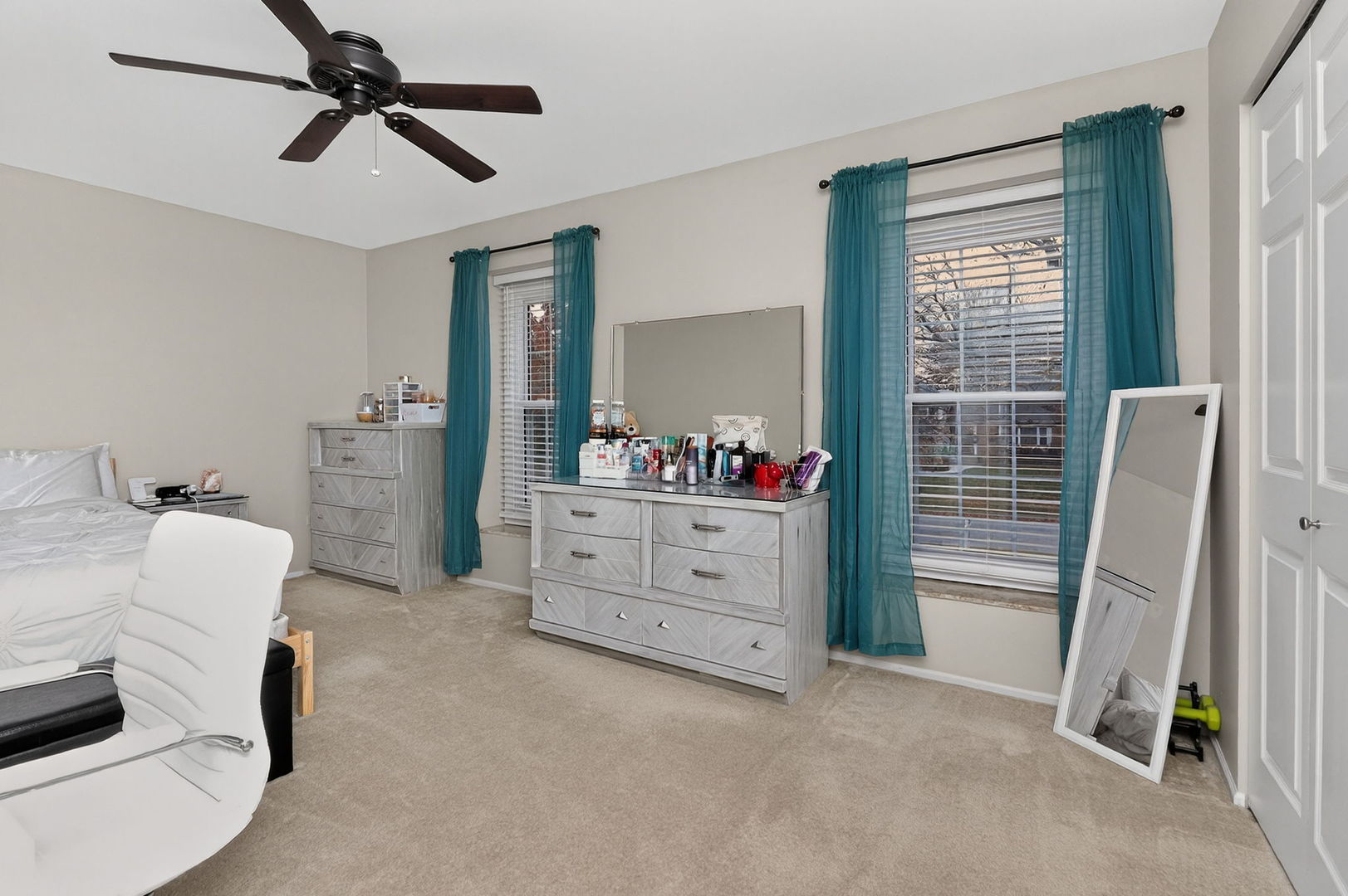 2238 Appleby Drive, Wheaton, IL 60189