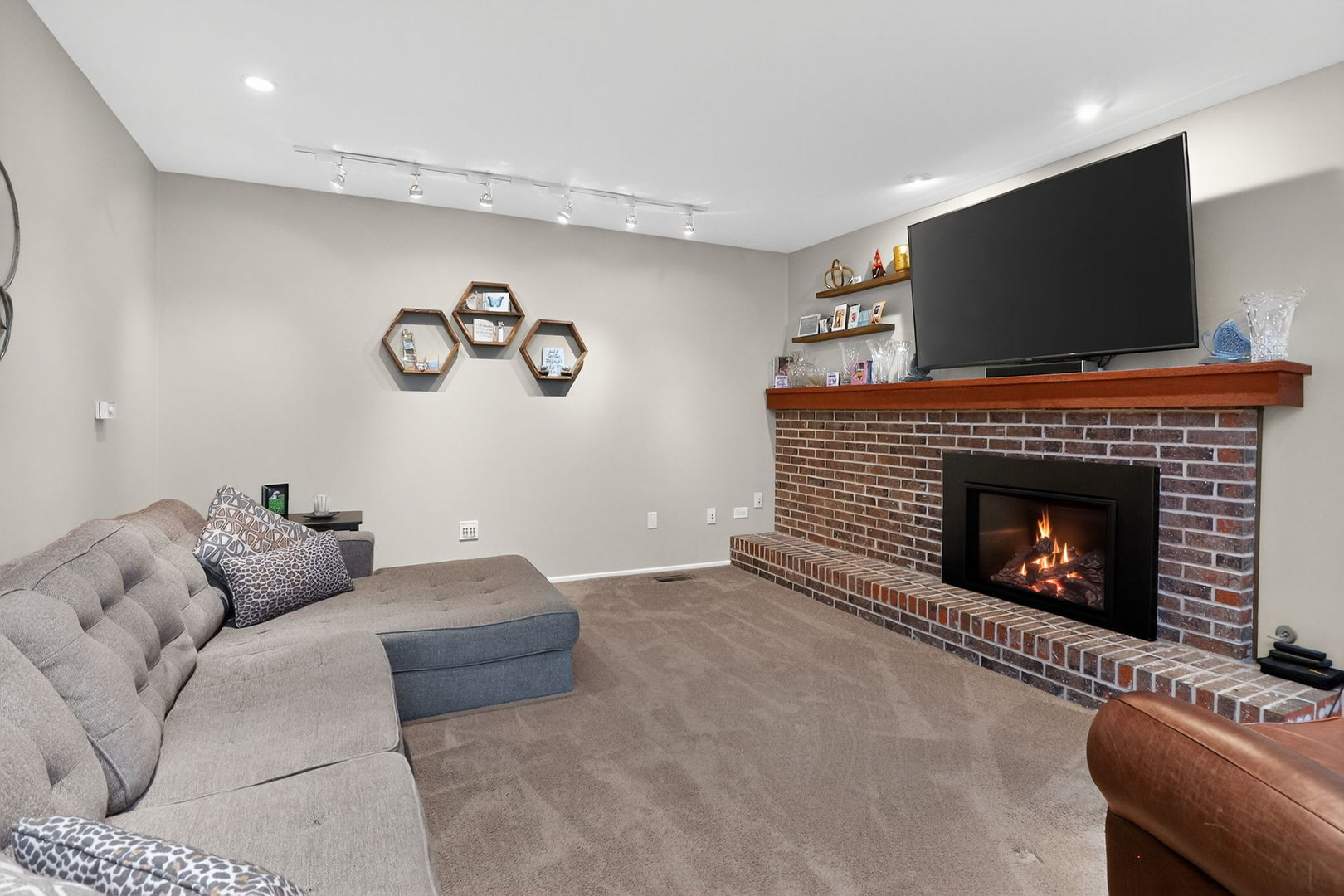 2238 Appleby Drive, Wheaton, IL 60189