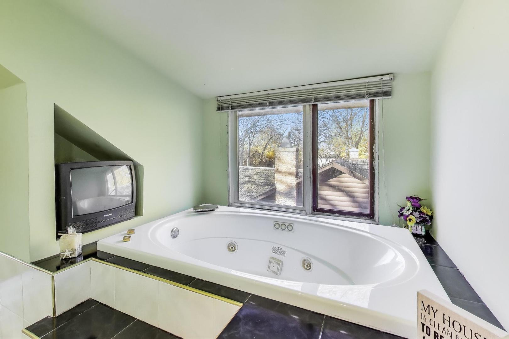 Wonder Lake, IL 60097