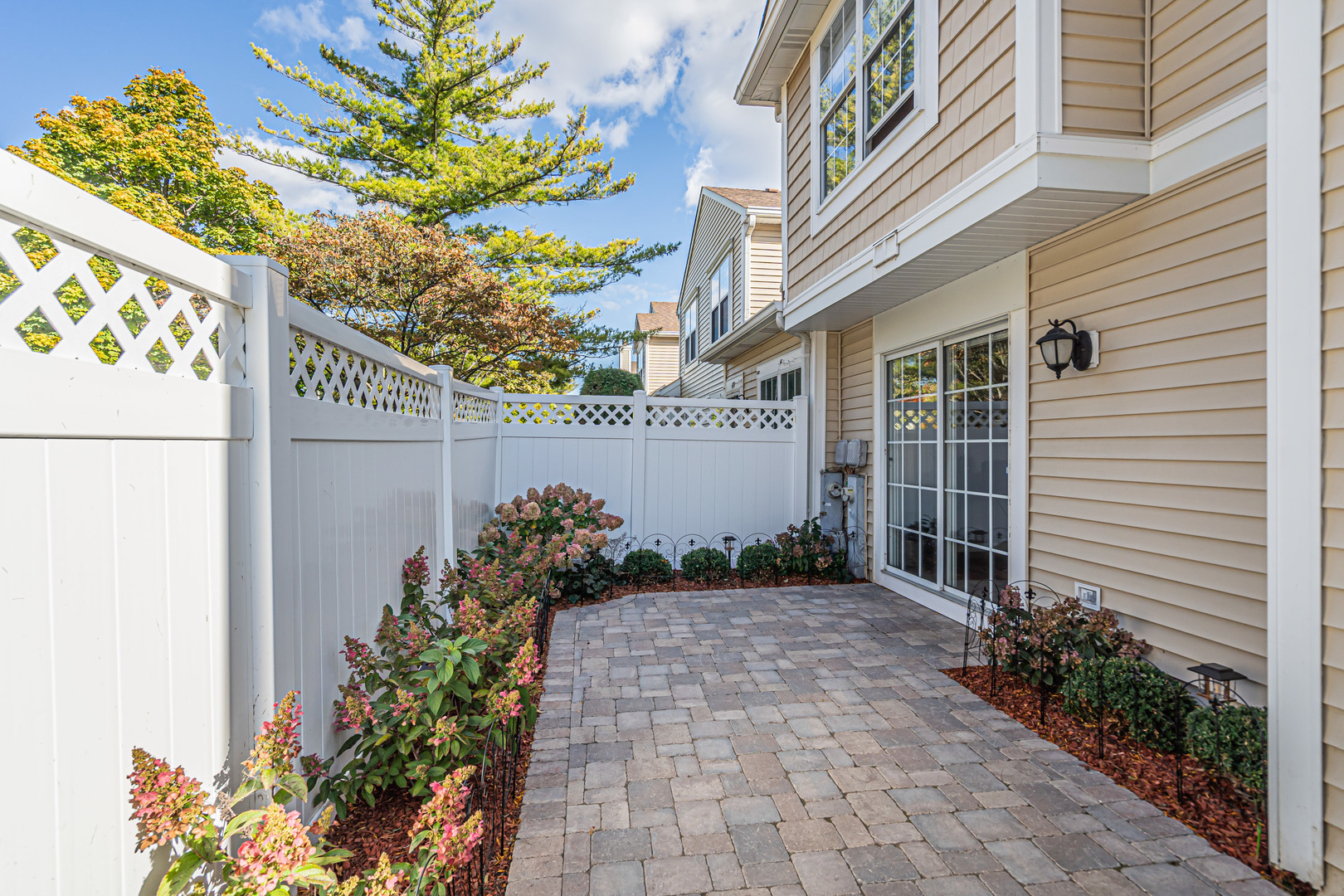 473 Le Parc Circle, Buffalo Grove, IL 60089