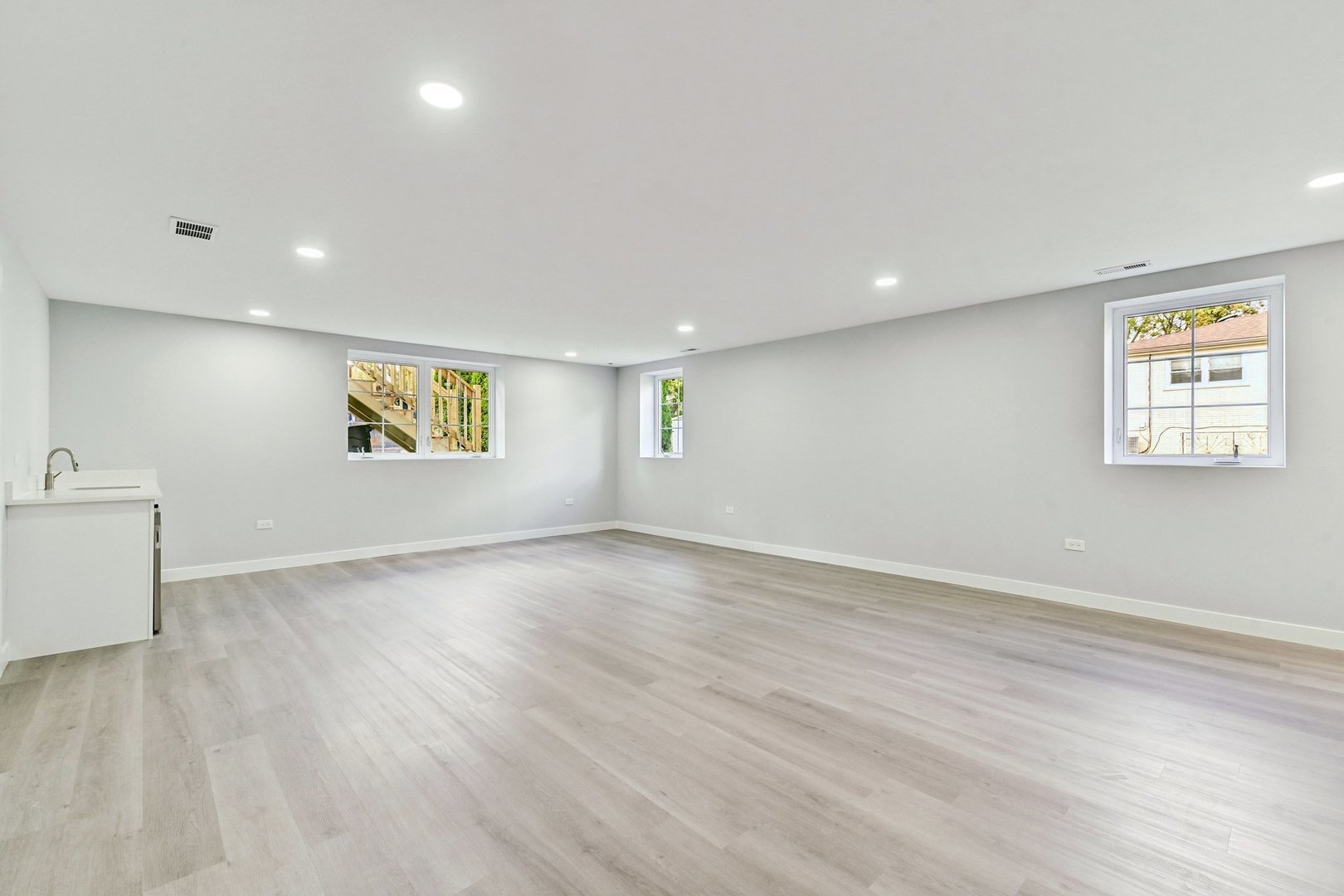 526 N Harvard Avenue, Villa Park, IL 60181