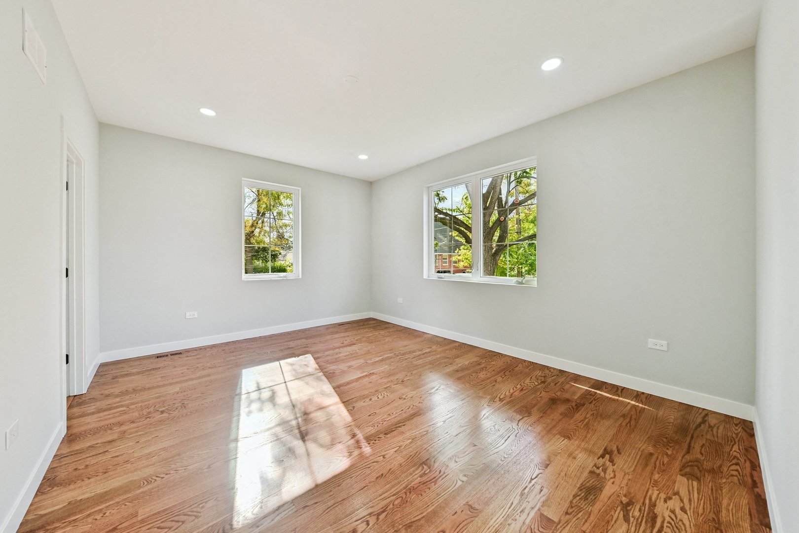 526 N Harvard Avenue, Villa Park, IL 60181