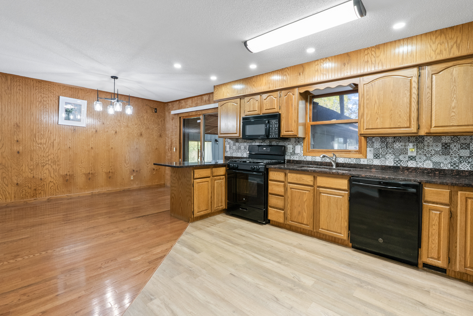 28465 S Western Avenue, Beecher, IL 60401