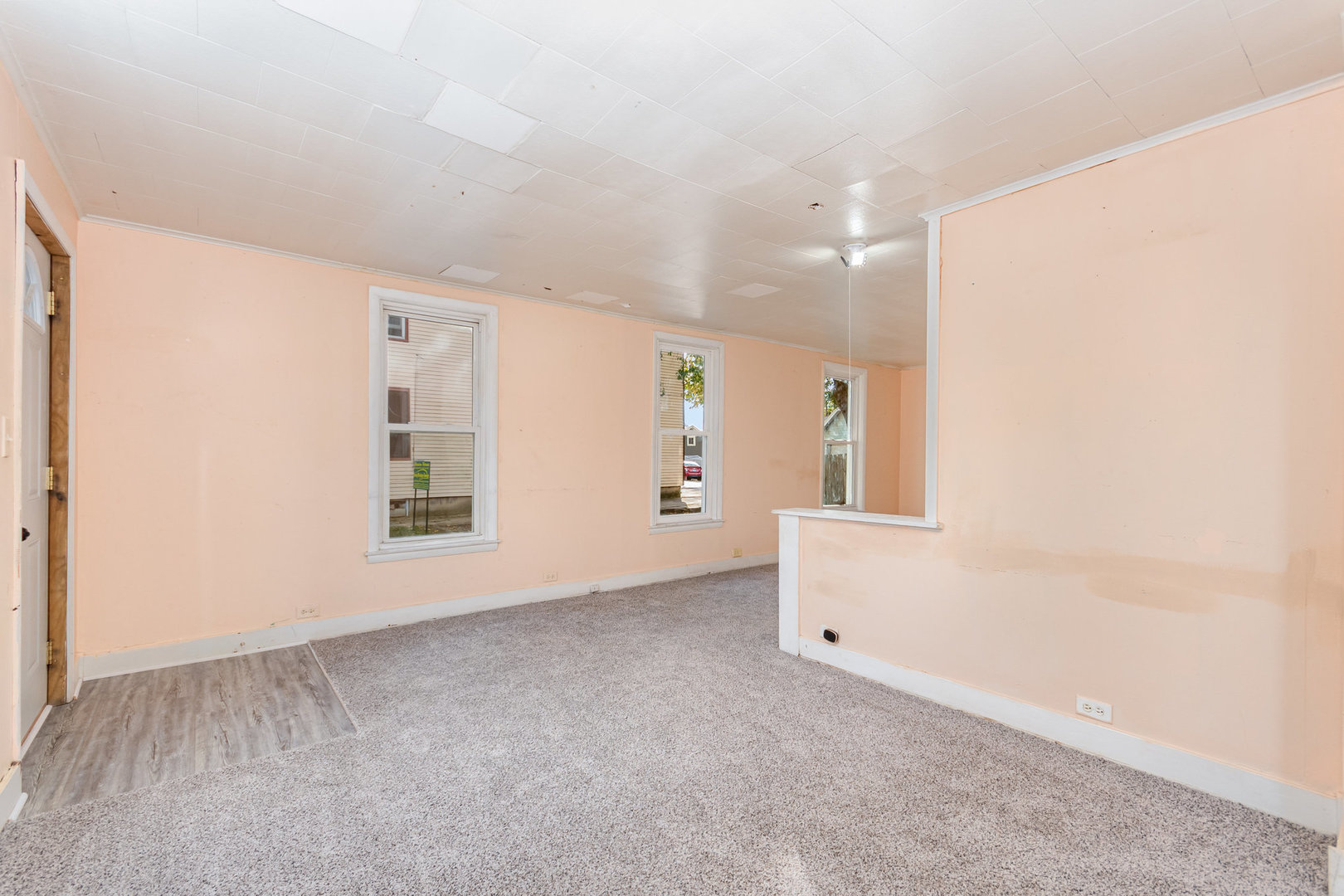 627 Concord Street, Aurora, IL 60505