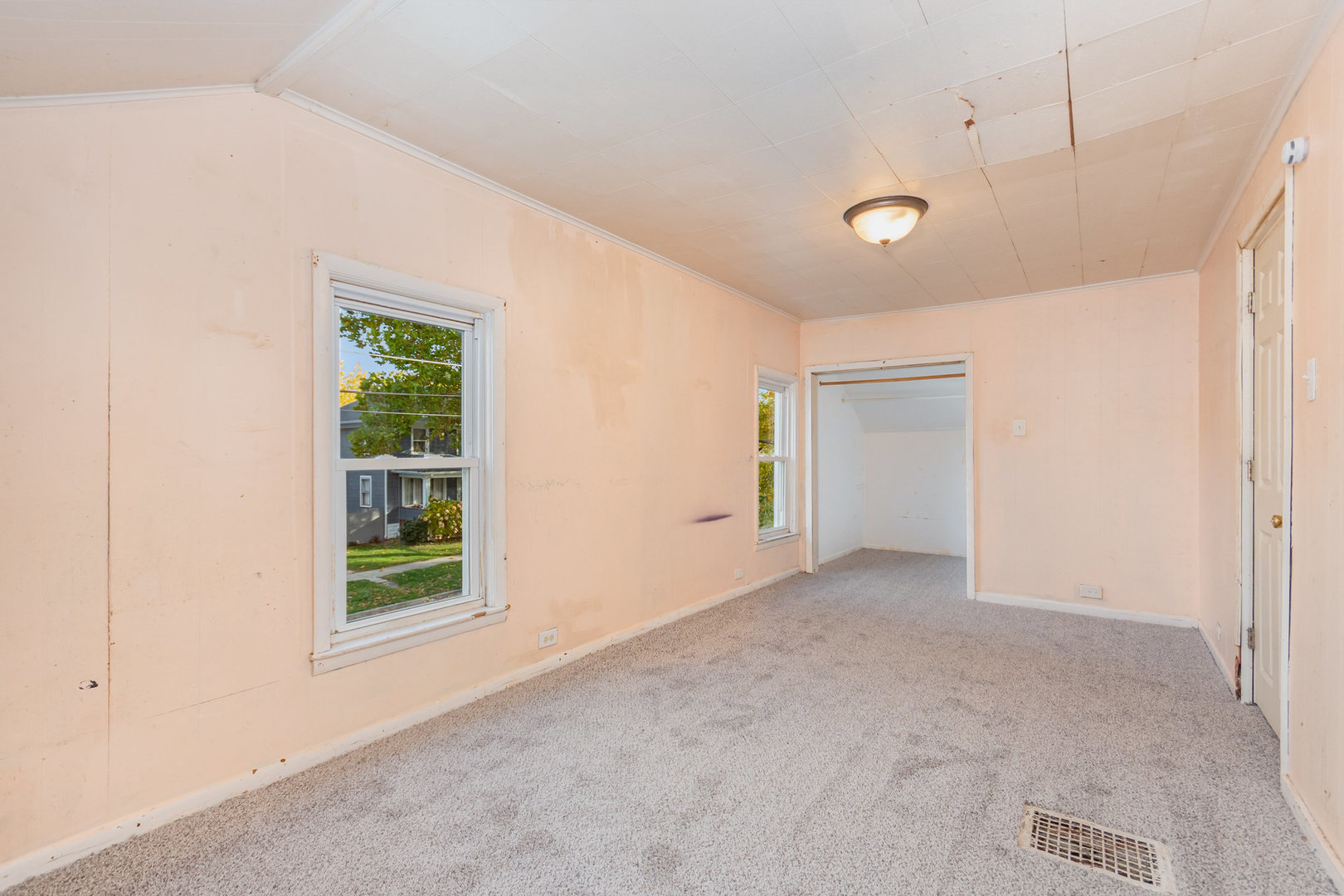 627 Concord Street, Aurora, IL 60505