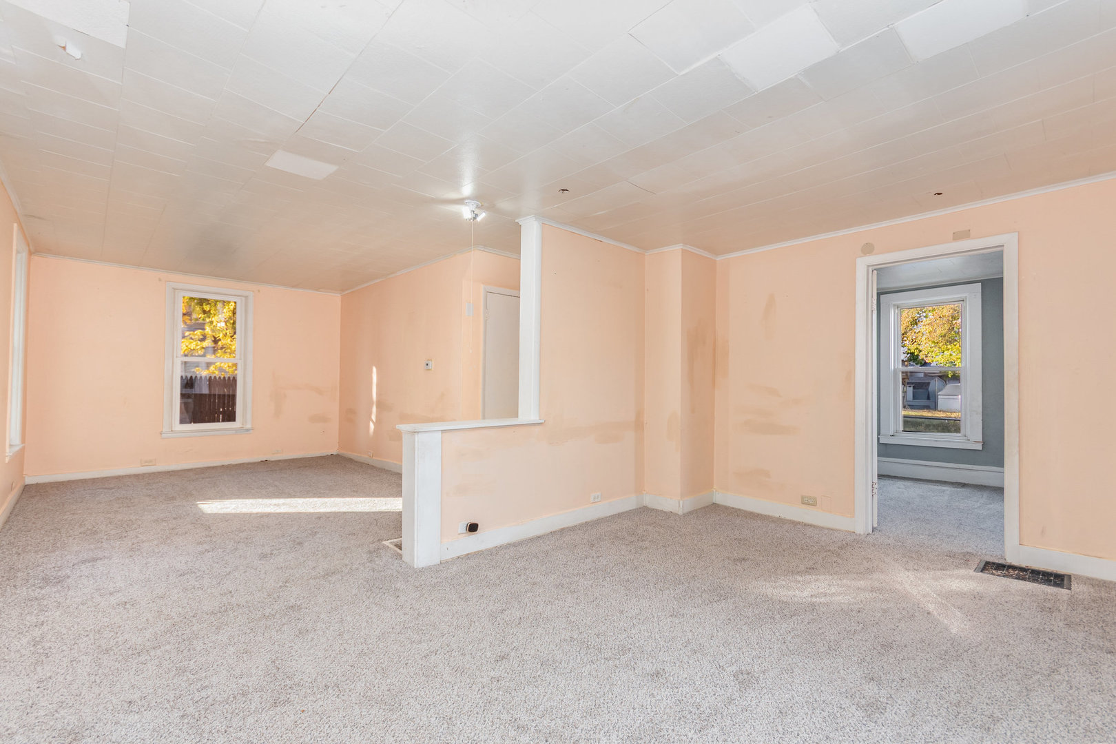 627 Concord Street, Aurora, IL 60505