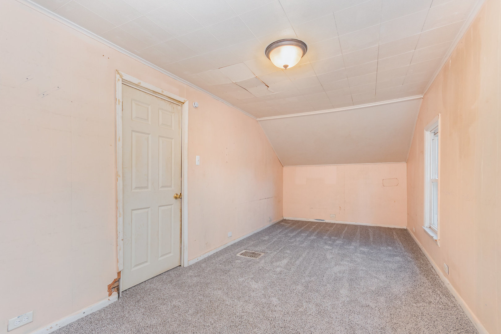 627 Concord Street, Aurora, IL 60505