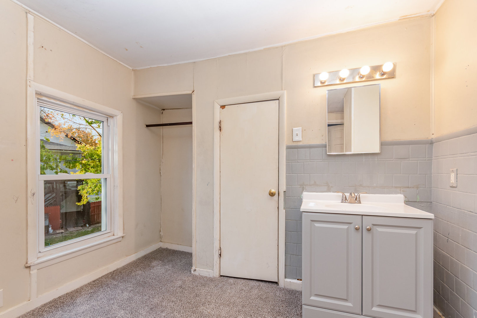 627 Concord Street, Aurora, IL 60505