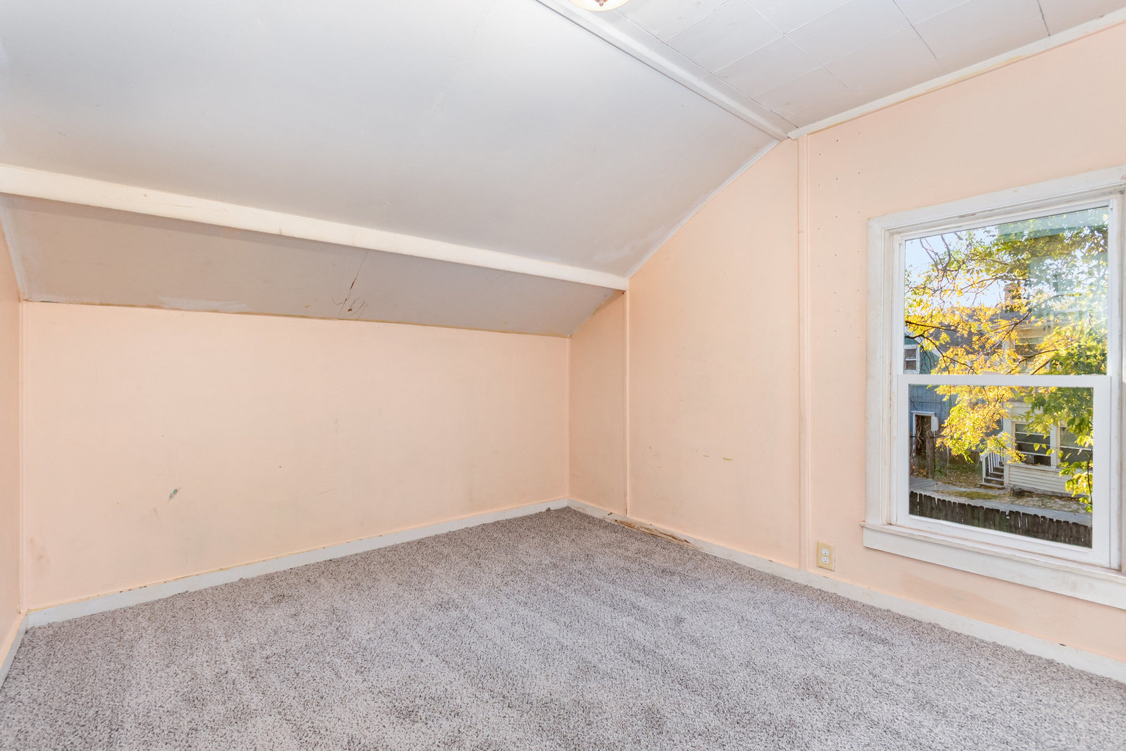 627 Concord Street, Aurora, IL 60505