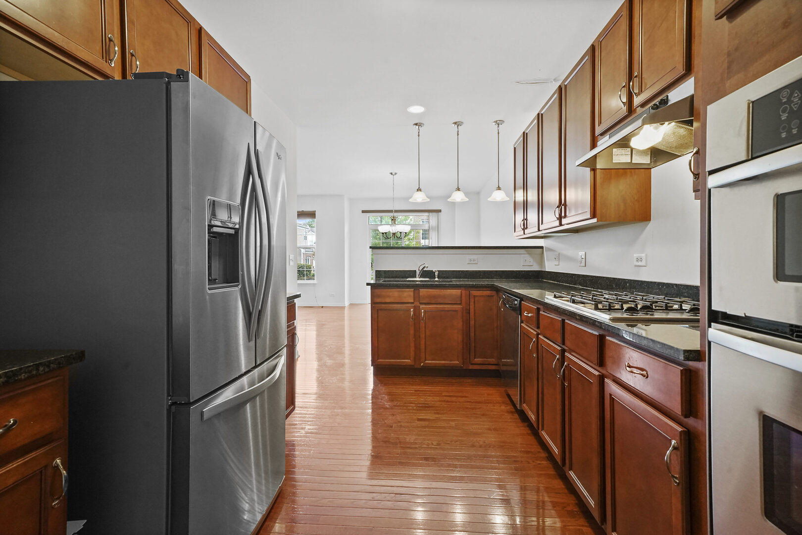 10S429 CARRINGTON Circle, Burr Ridge, IL 60527