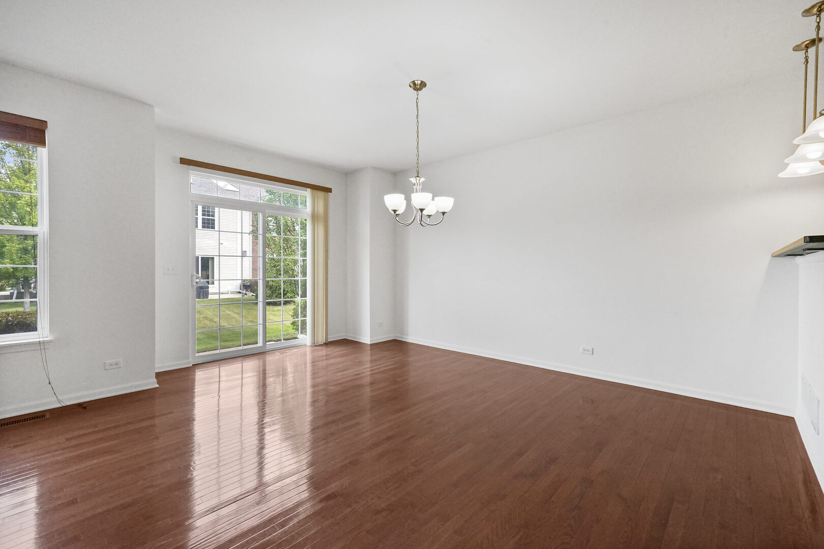 10S429 CARRINGTON Circle, Burr Ridge, IL 60527