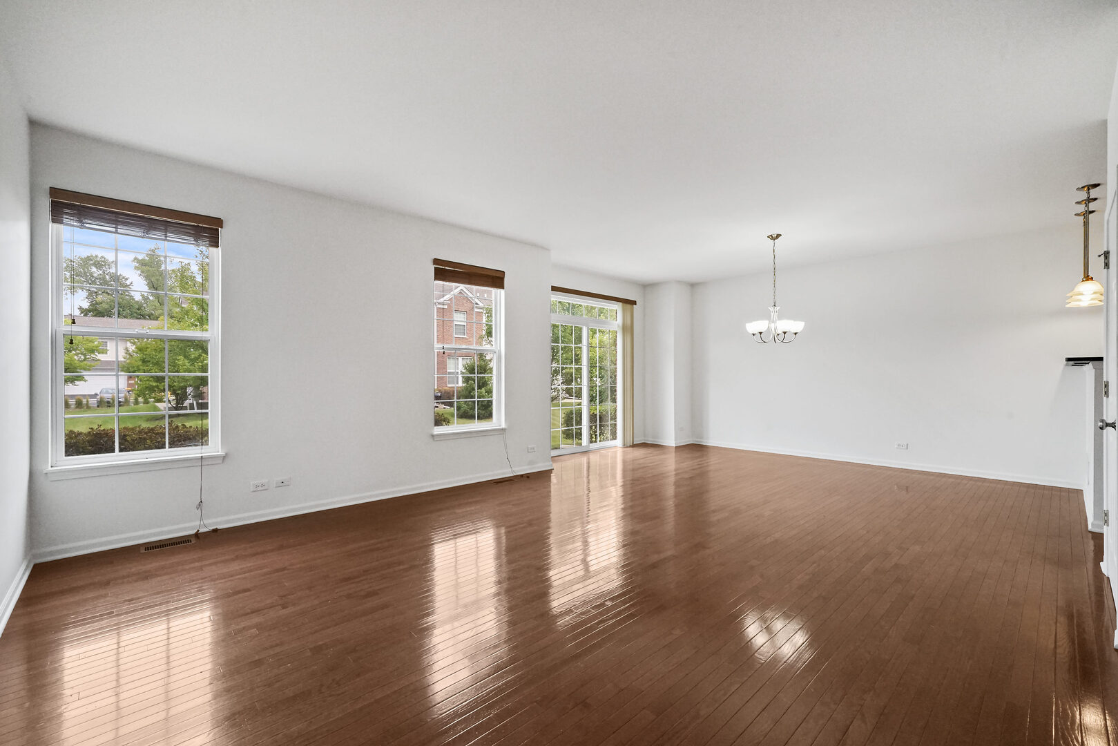 10S429 CARRINGTON Circle, Burr Ridge, IL 60527