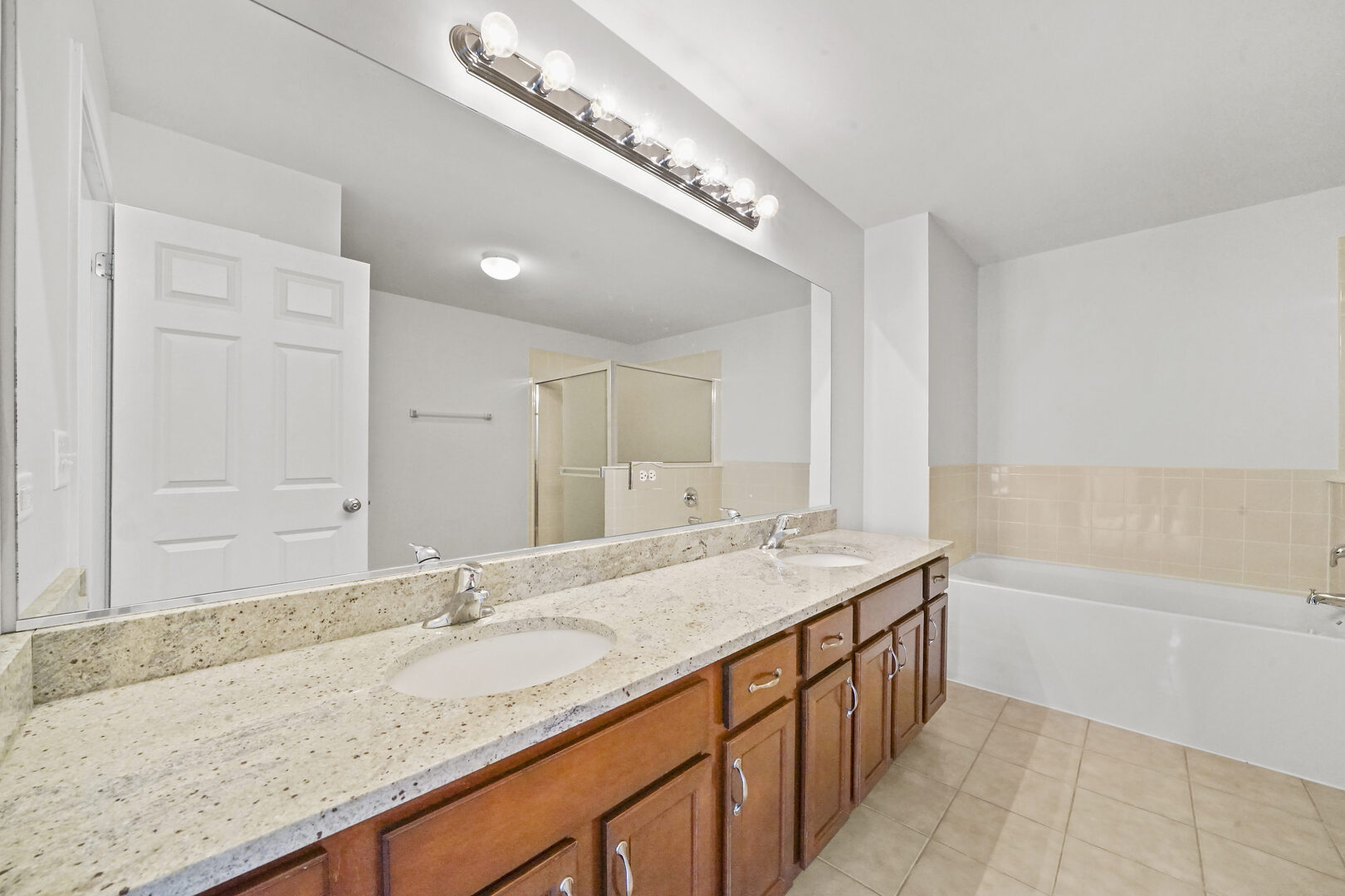 10S429 CARRINGTON Circle, Burr Ridge, IL 60527