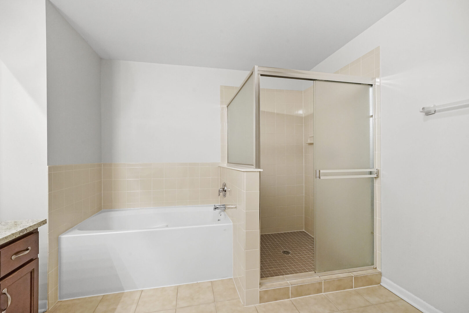 10S429 CARRINGTON Circle, Burr Ridge, IL 60527