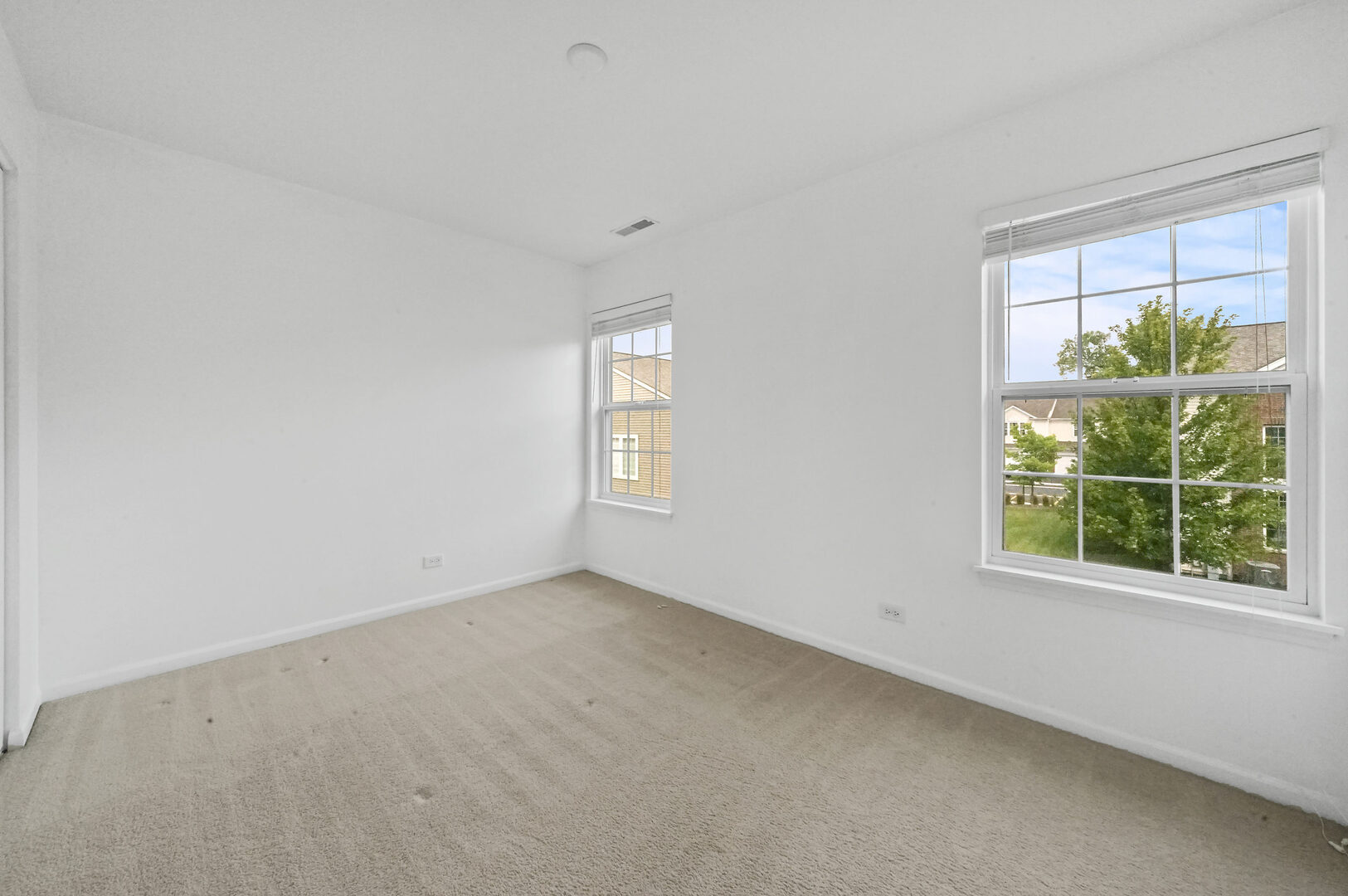 10S429 CARRINGTON Circle, Burr Ridge, IL 60527