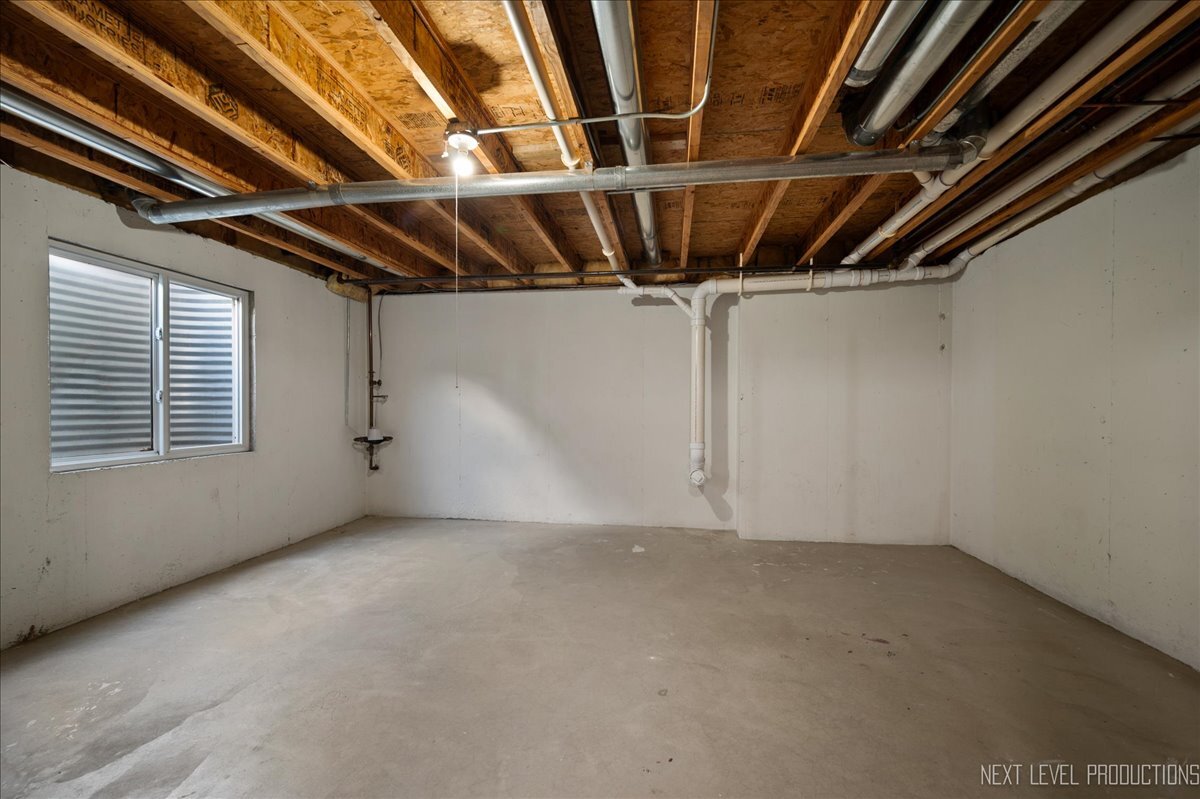 1296 Yellowpine Drive, Aurora, IL 60506