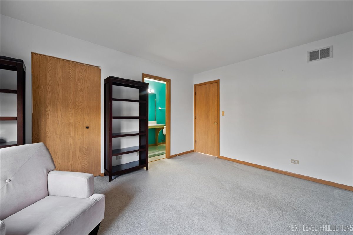 1296 Yellowpine Drive, Aurora, IL 60506