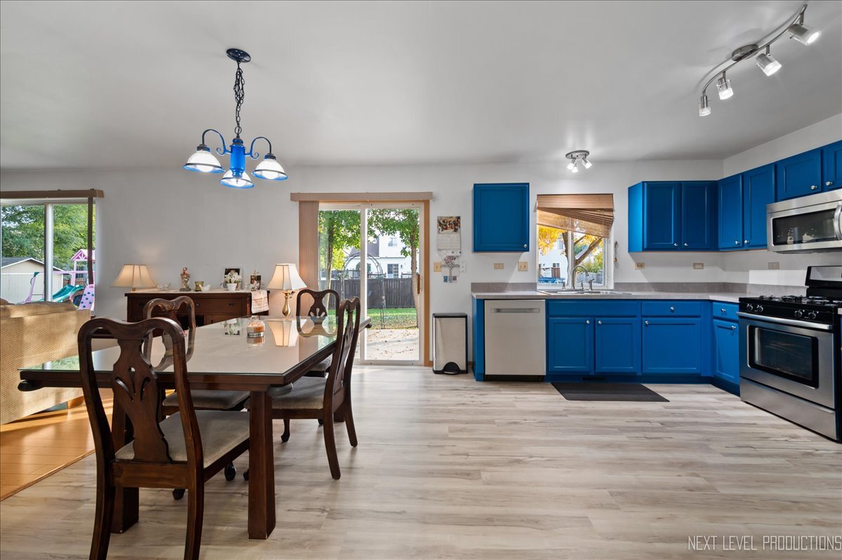 1296 Yellowpine Drive, Aurora, IL 60506