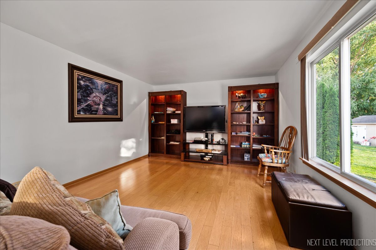 1296 Yellowpine Drive, Aurora, IL 60506