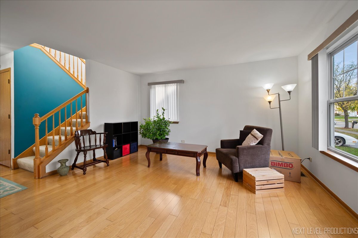 1296 Yellowpine Drive, Aurora, IL 60506