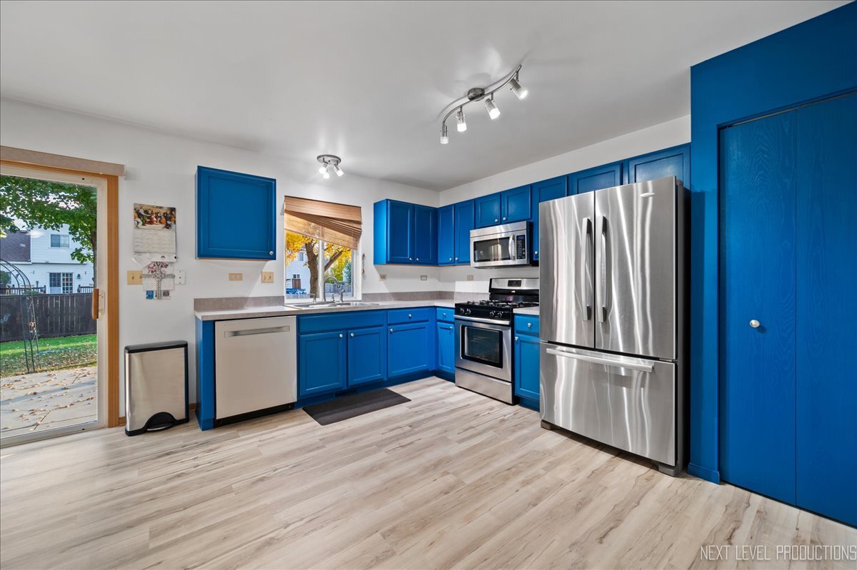 1296 Yellowpine Drive, Aurora, IL 60506