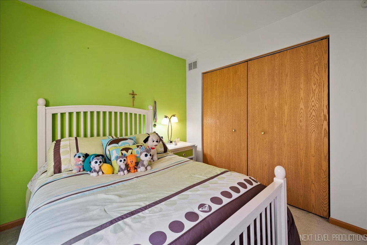 1296 Yellowpine Drive, Aurora, IL 60506