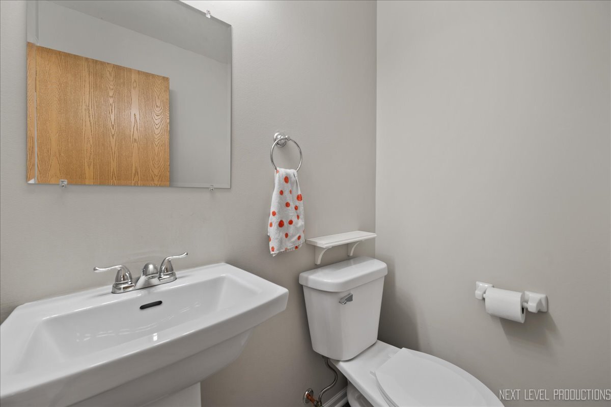 1296 Yellowpine Drive, Aurora, IL 60506