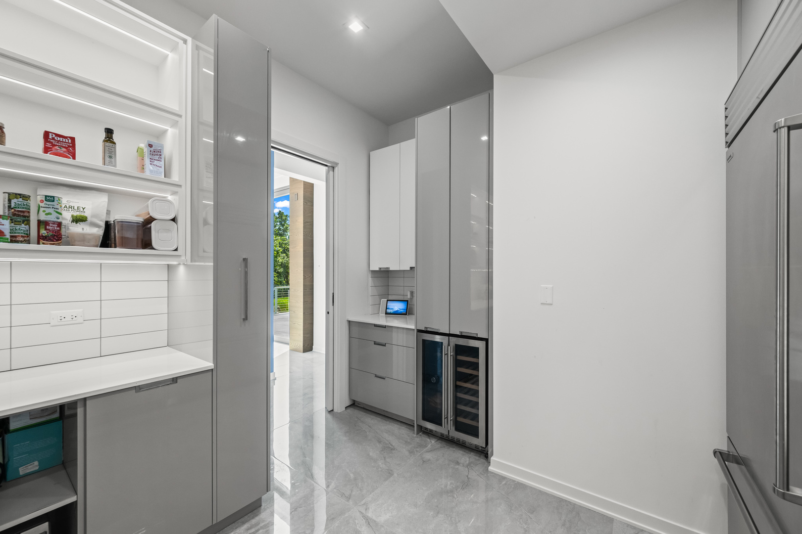 711 Becker Road, Glenview, IL 60025