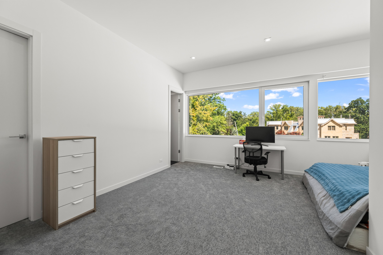 711 Becker Road, Glenview, IL 60025