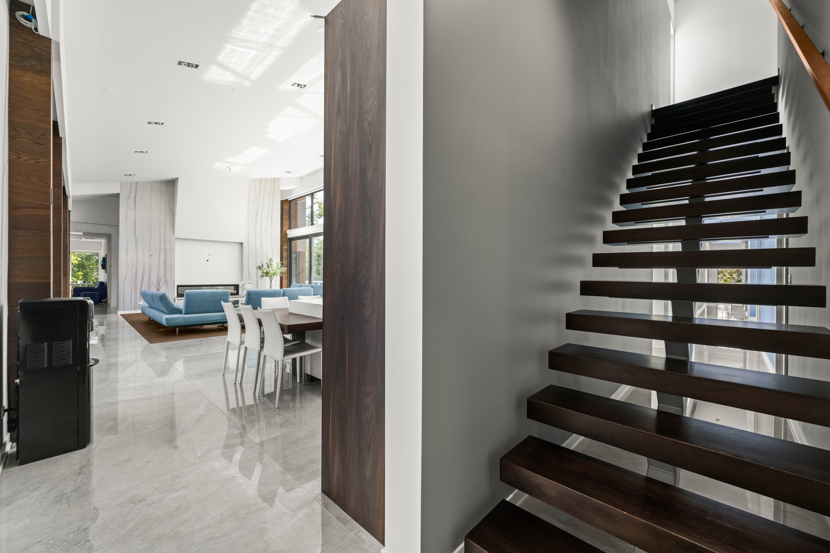 711 Becker Road, Glenview, IL 60025