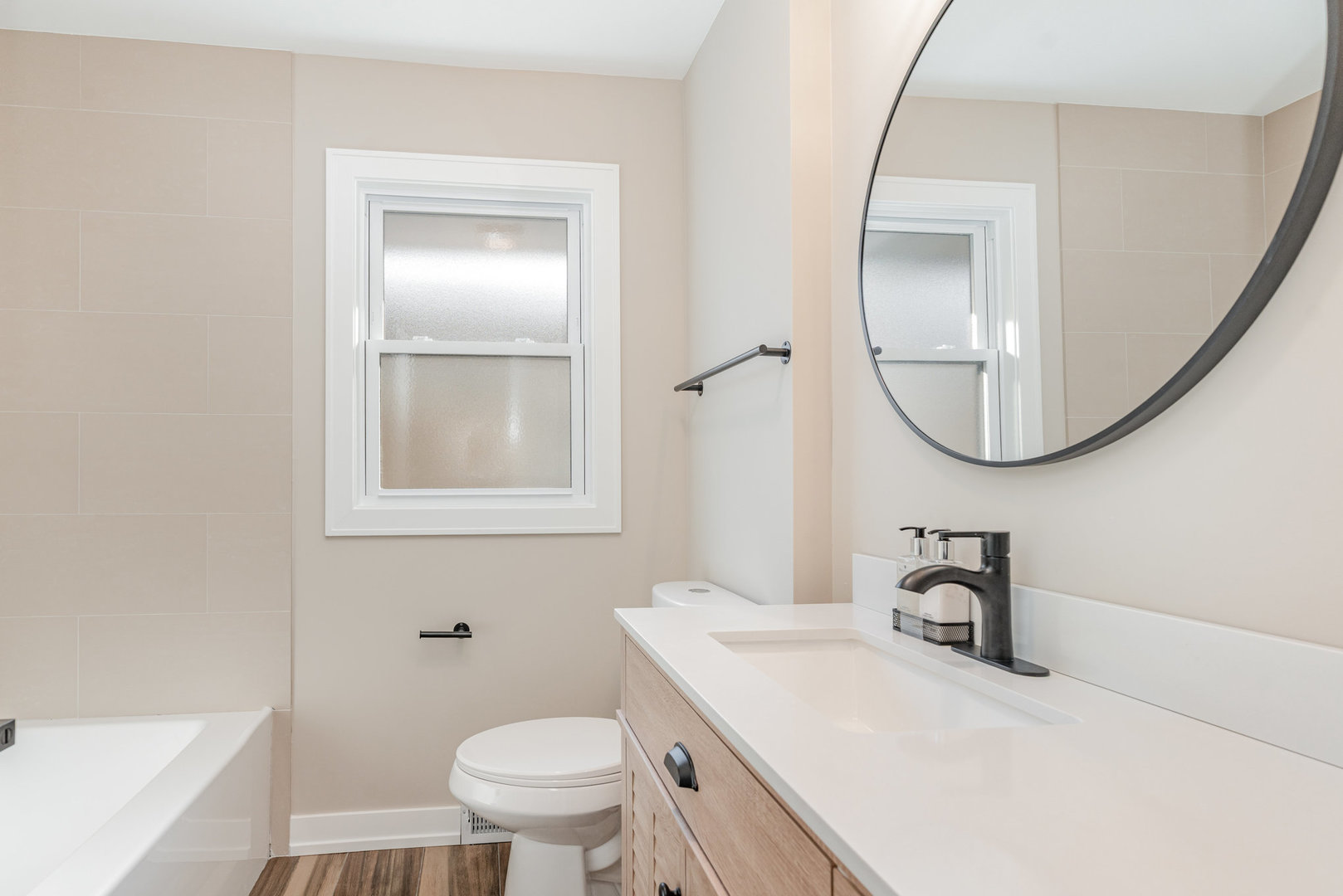 633 S Monterey Avenue, Villa Park, IL 60181