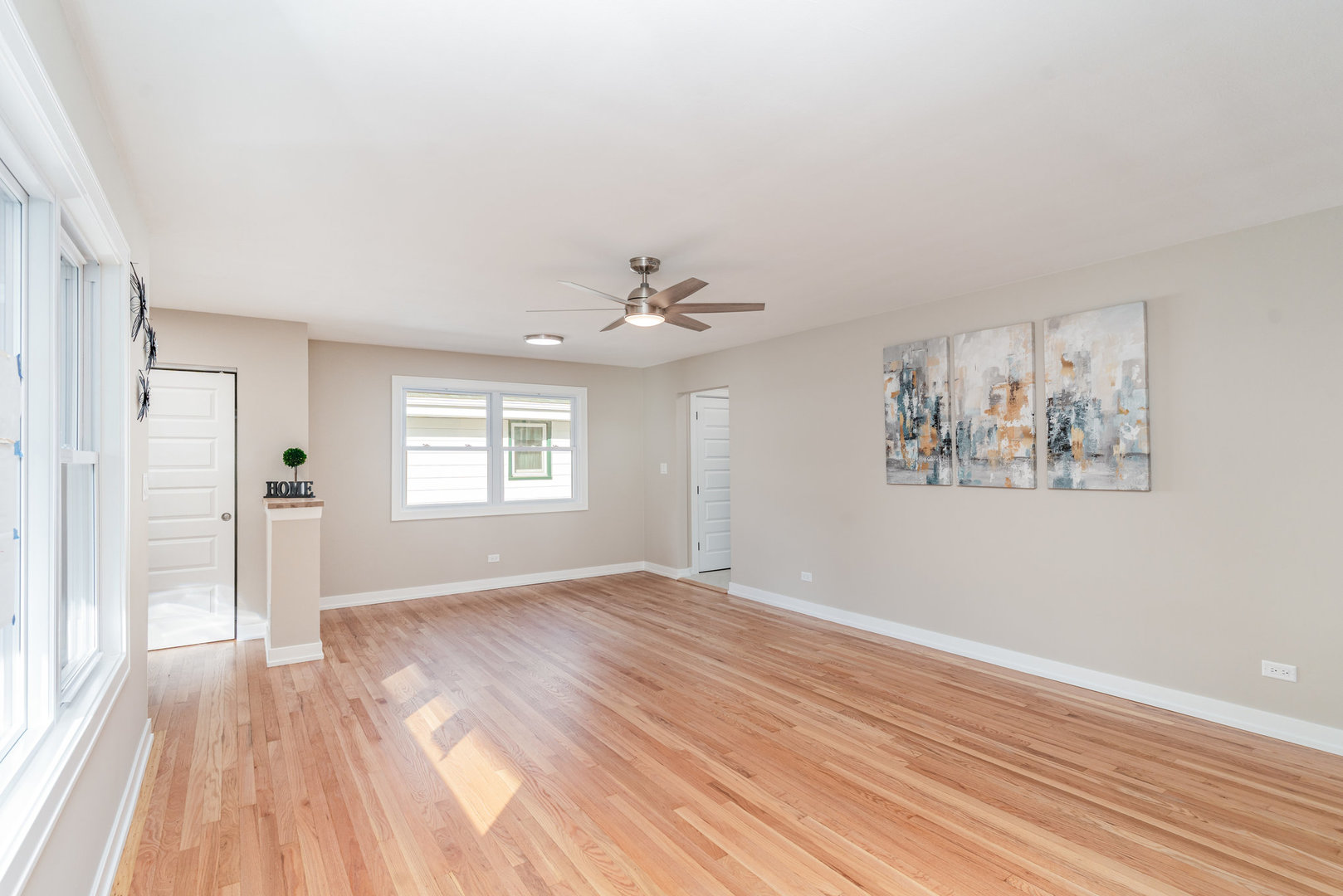 633 S Monterey Avenue, Villa Park, IL 60181