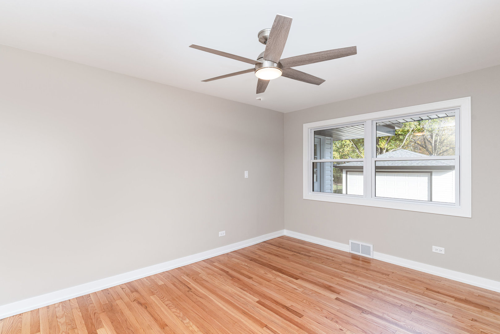 633 S Monterey Avenue, Villa Park, IL 60181