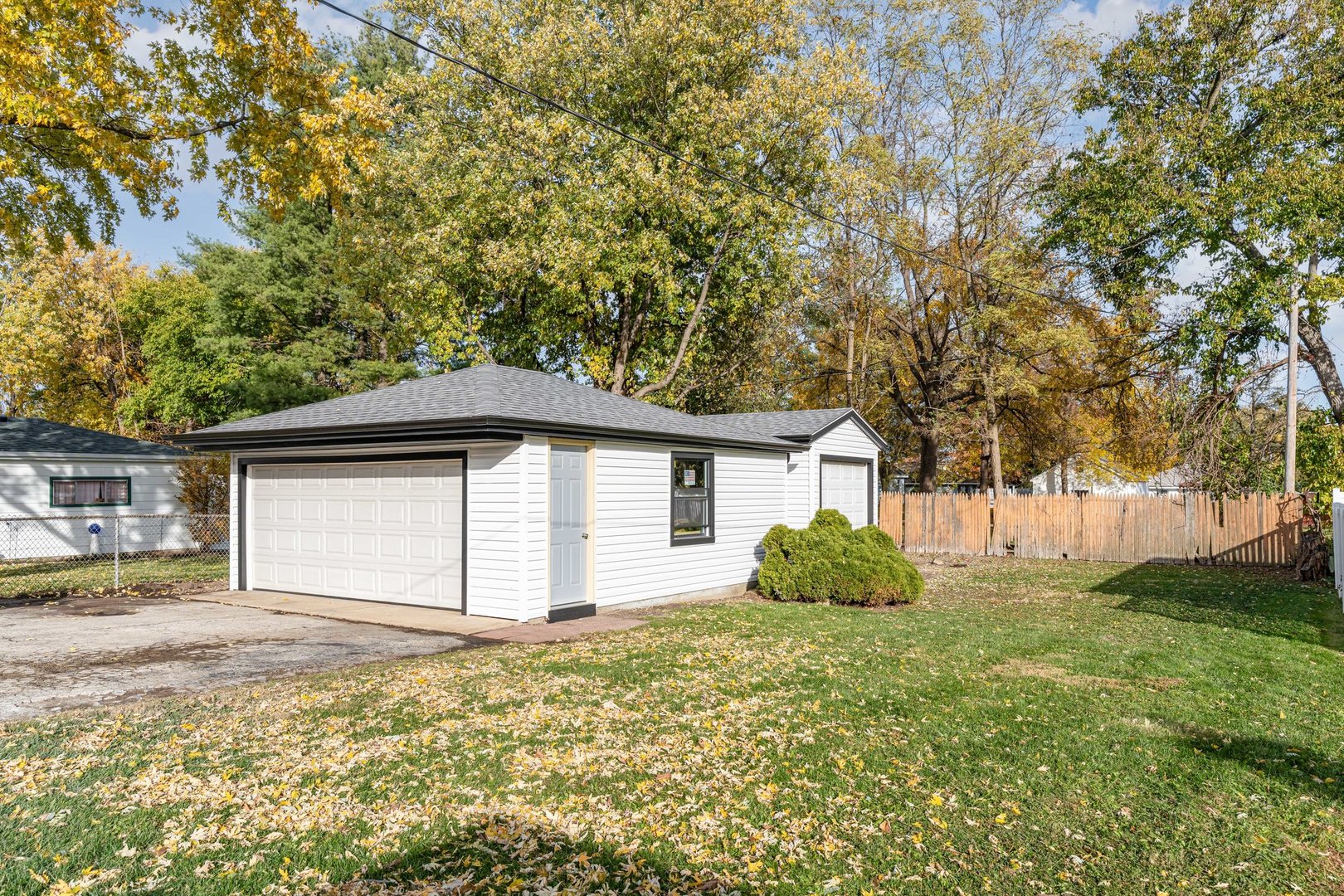 633 S Monterey Avenue, Villa Park, IL 60181