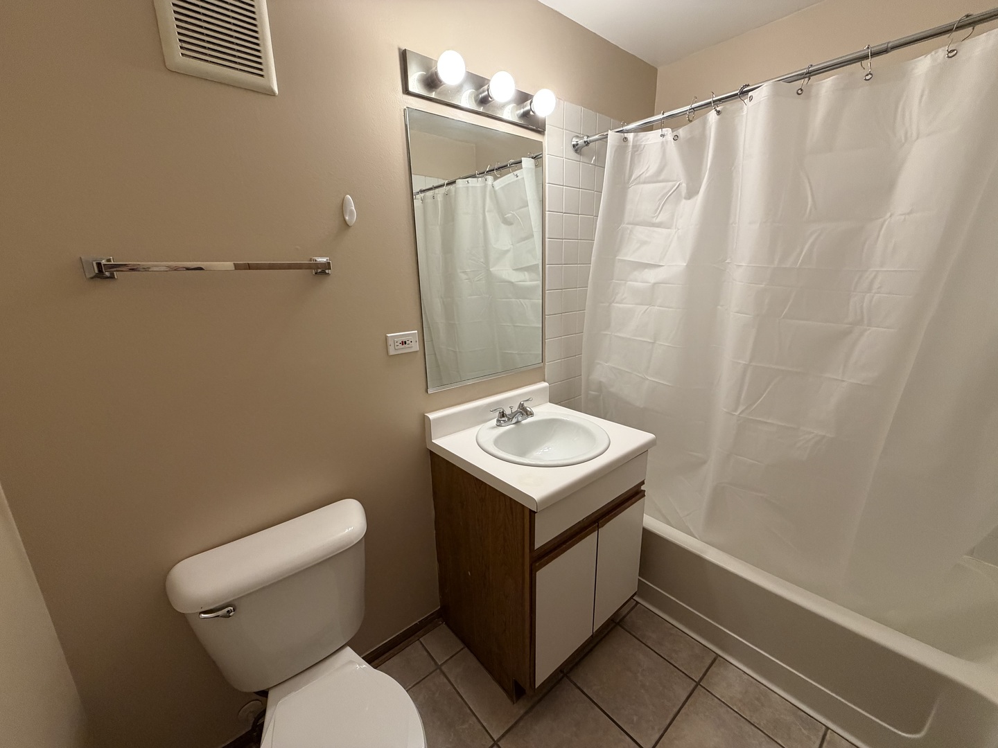 311 Sheffield Court #1, Roselle, IL 60172