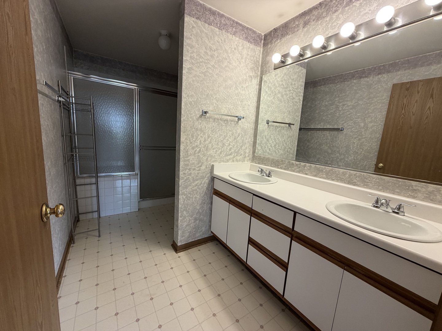 311 Sheffield Court #1, Roselle, IL 60172