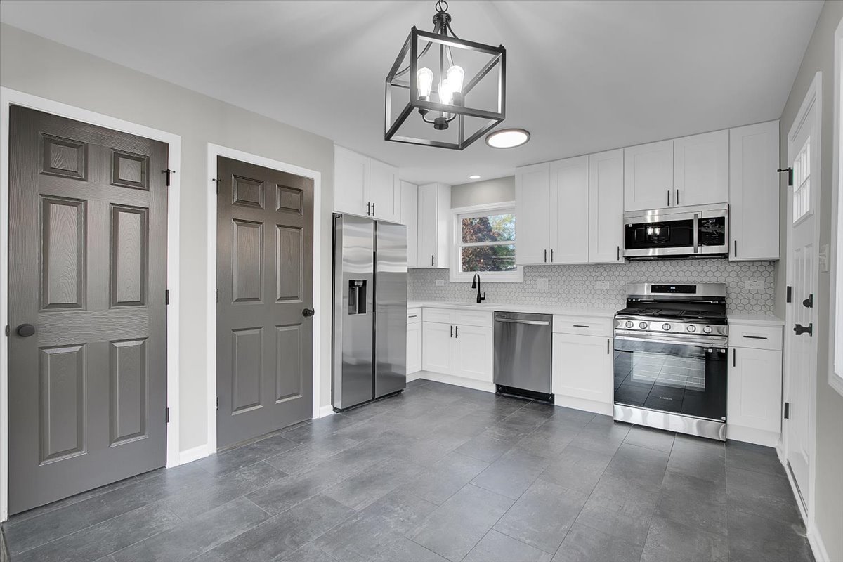 329 E Jefferson Street, Bensenville, IL 60106