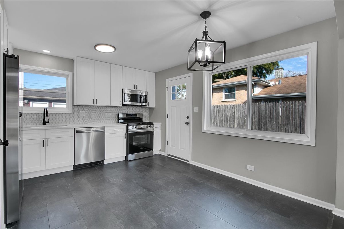 329 E Jefferson Street, Bensenville, IL 60106