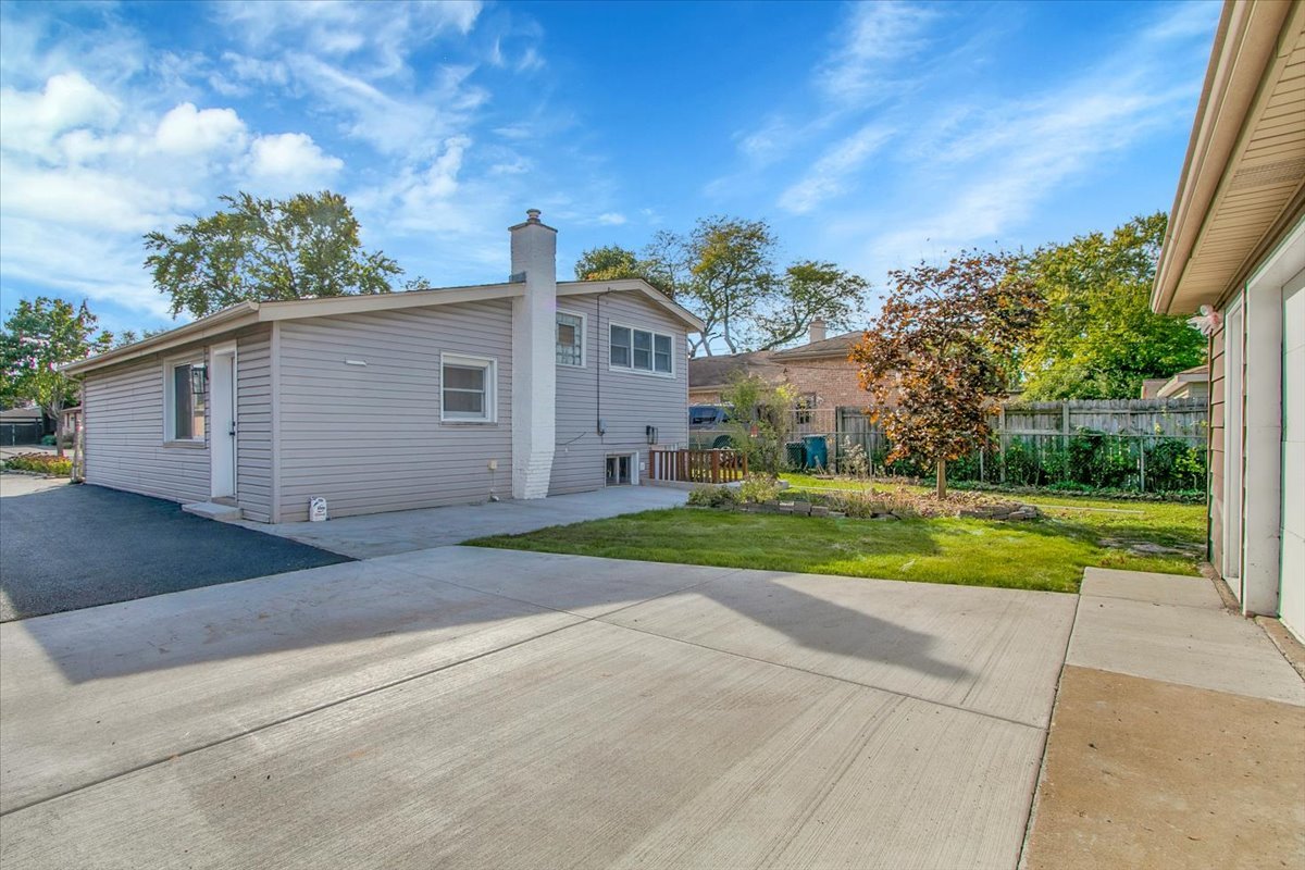 329 E Jefferson Street, Bensenville, IL 60106