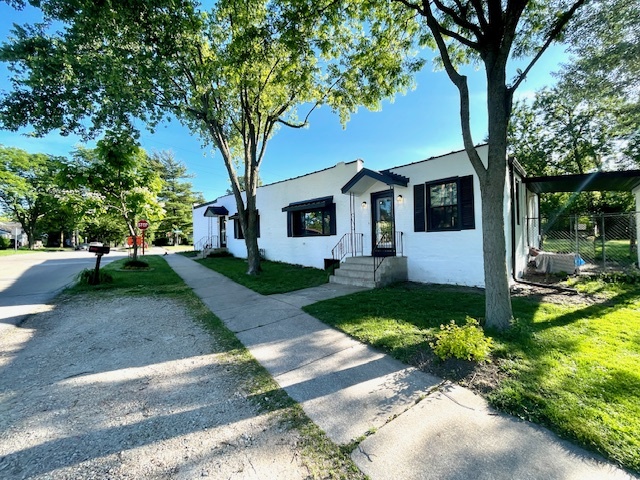 302 W Naperville Road, Westmont, IL 60559