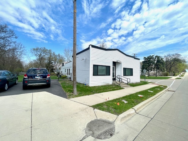 302 W Naperville Road, Westmont, IL 60559