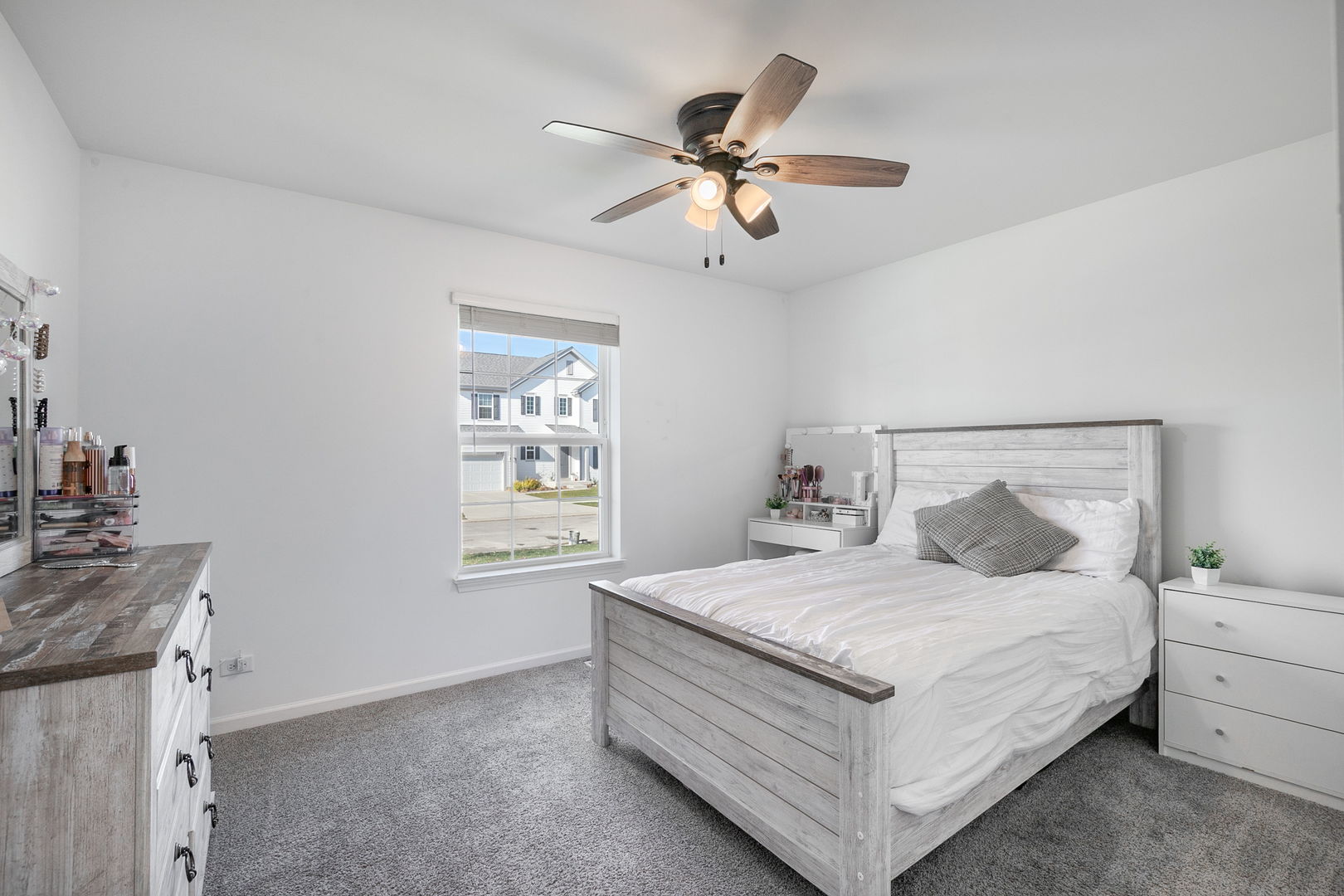 32070 Savannah Drive, Lakemoor, IL 60051