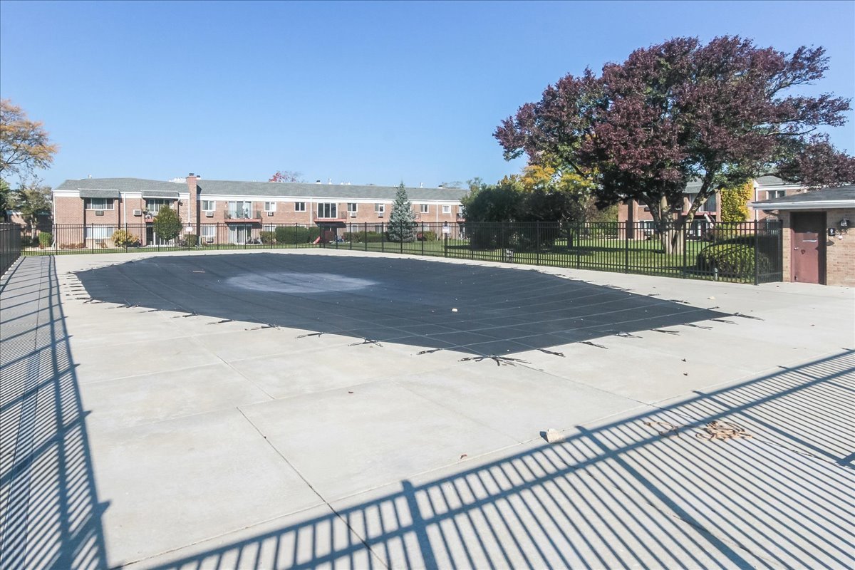 10373 Dearlove Road #4E, Glenview, IL 60025