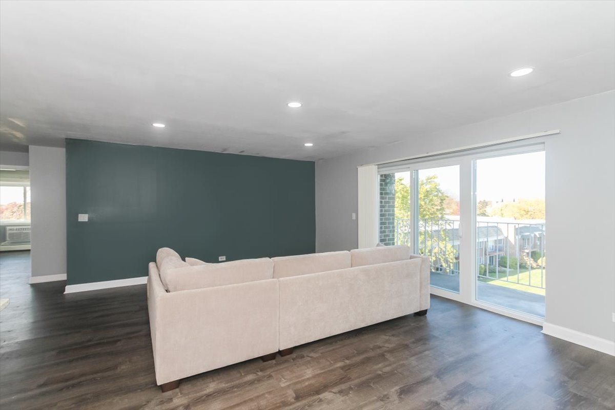 10373 Dearlove Road #4E, Glenview, IL 60025