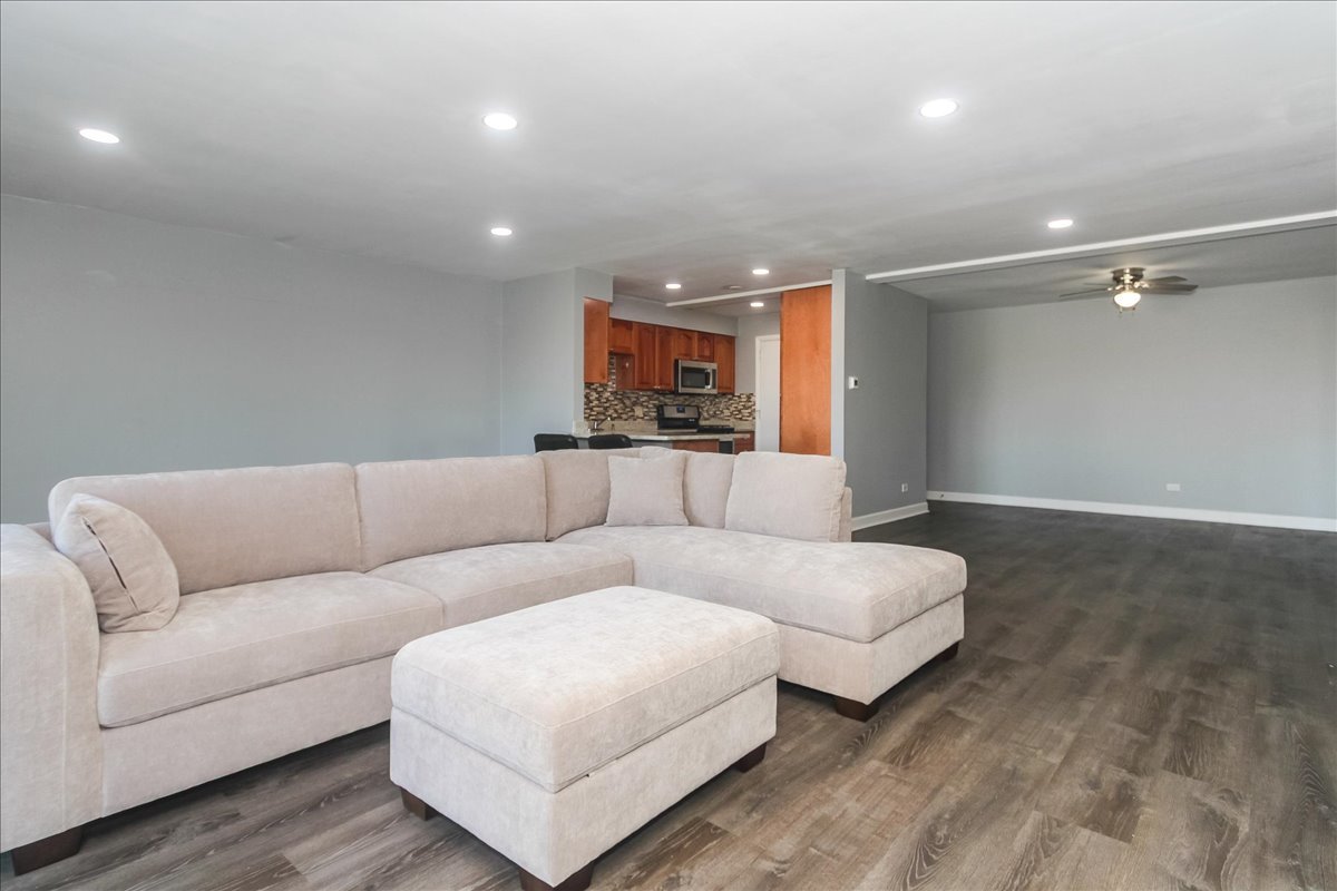 10373 Dearlove Road #4E, Glenview, IL 60025