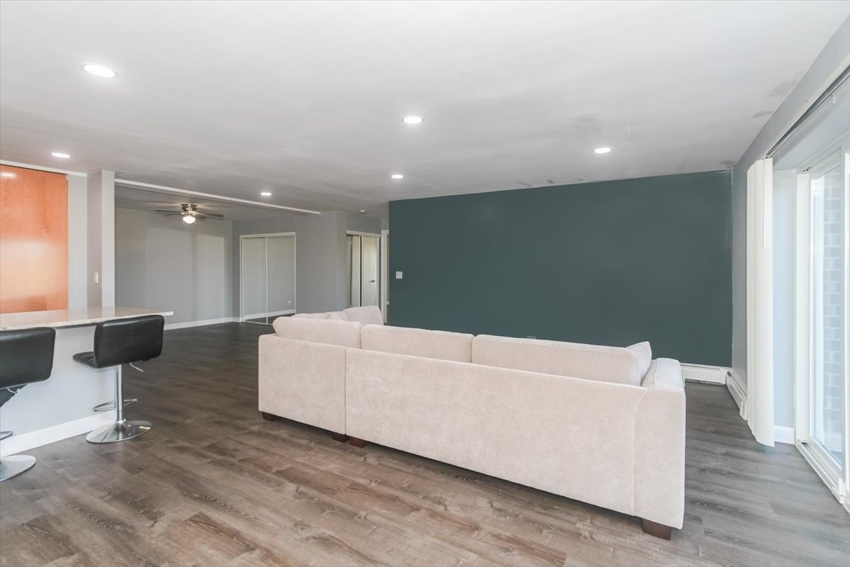 10373 Dearlove Road #4E, Glenview, IL 60025