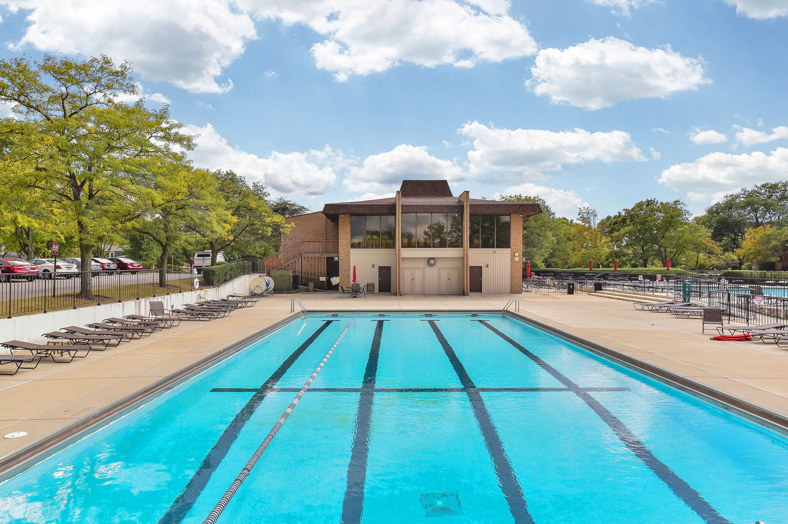 478 Raintree Court #2B, Glen Ellyn, IL 60137